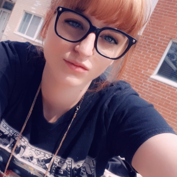 Meet your Posher, Laura - Picture 1 of 1